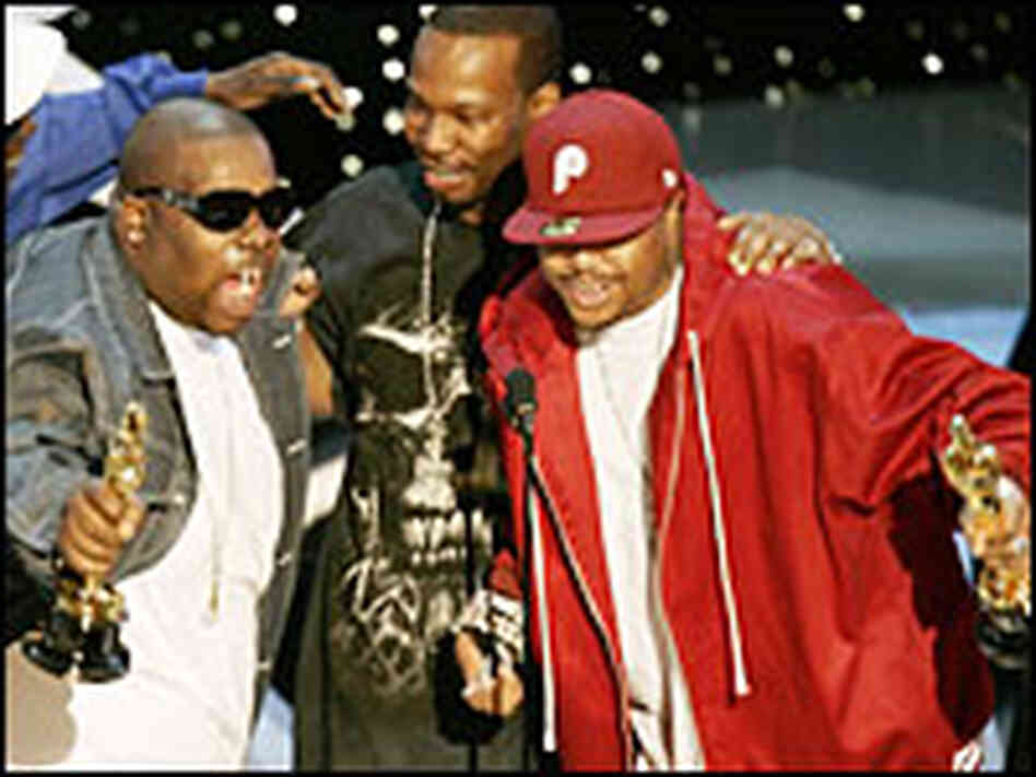 Members of Three 6 Mafia wake up the audience Members of Three 6 Mafia wake up the audience