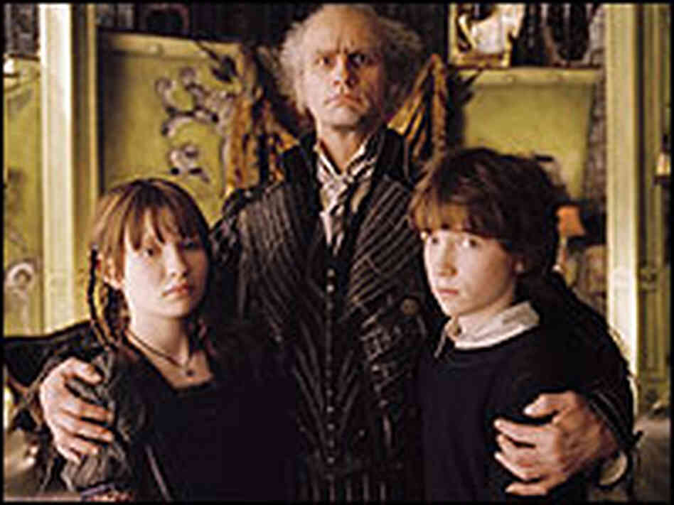 Jim Carey and the young stars of 'A Series of Unfortunate Events' Jim Carey and the young stars of 'A Series of Unfortunate Events'