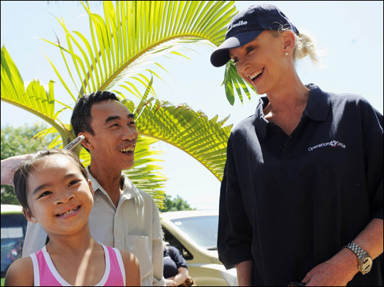 Cindy McCain meets with Le Thi Phuoc and her father, Le Van, at hospital in Vietnam in June.