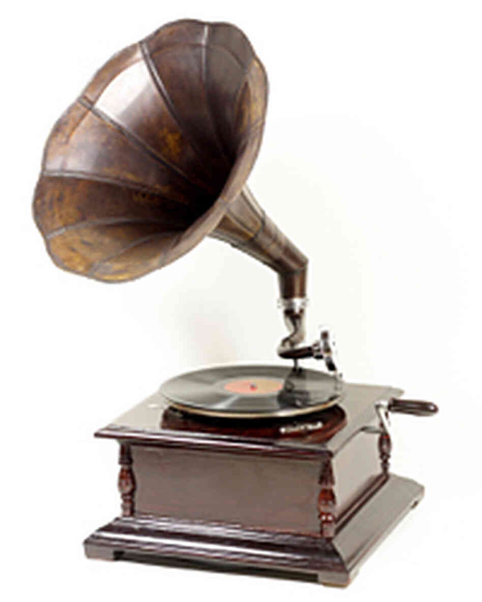 A gramophone. A gramophone.