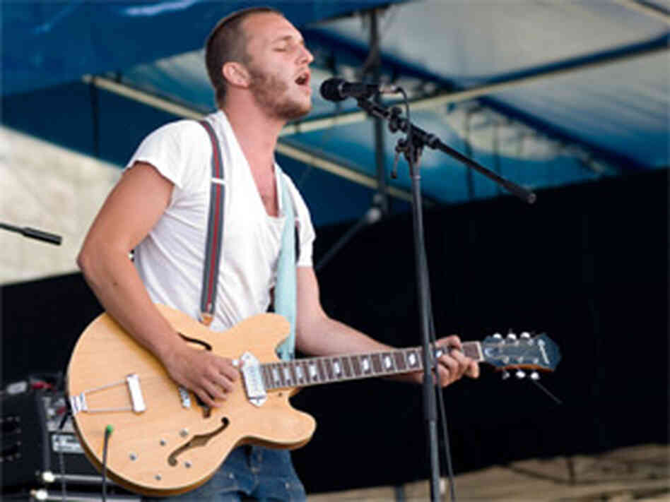Willy Mason at Newport Folk Festival (300)