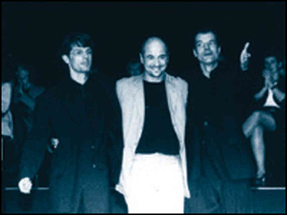 Flügelschlag! inventively combines jazz, funk and German techno music. Flügelschlag! inventively combines jazz, funk and German techno music.