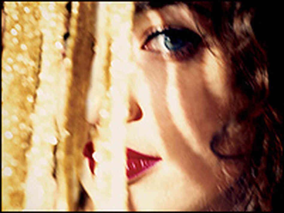 Regina Spektor, in the midst of a full-blown star turn. Regina Spektor, in the midst of a full-blown star turn.