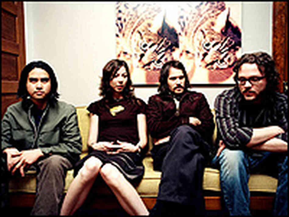 Silversun Pickups brings to mind a sort of alternate-universe Smashing Pumpkins. Silversun Pickups brings to mind a sort of alternate-universe Smashing Pumpkins.