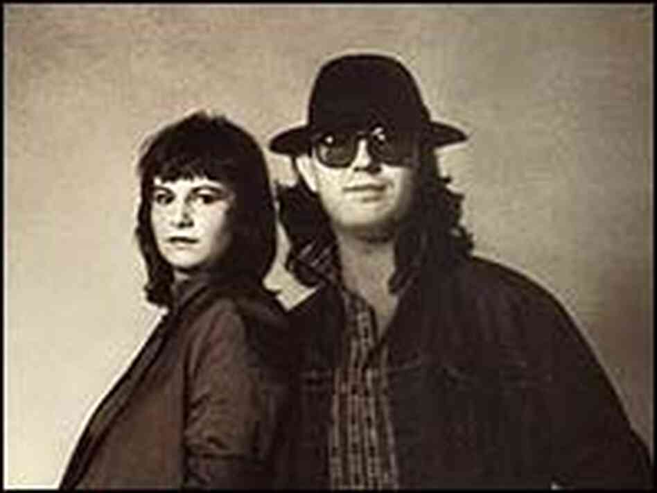 Clive Gregson and Christine Collister chronicle a troubled marriage on an '80s classic. Clive Gregson and Christine Collister chronicle a troubled marriage on an '80s classic.
