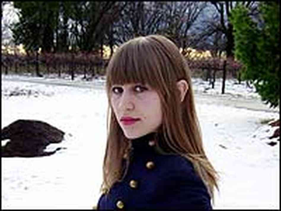 Joanna Newsom sings in a craggy, elfin drawl. Joanna Newsom sings in a craggy, elfin drawl.