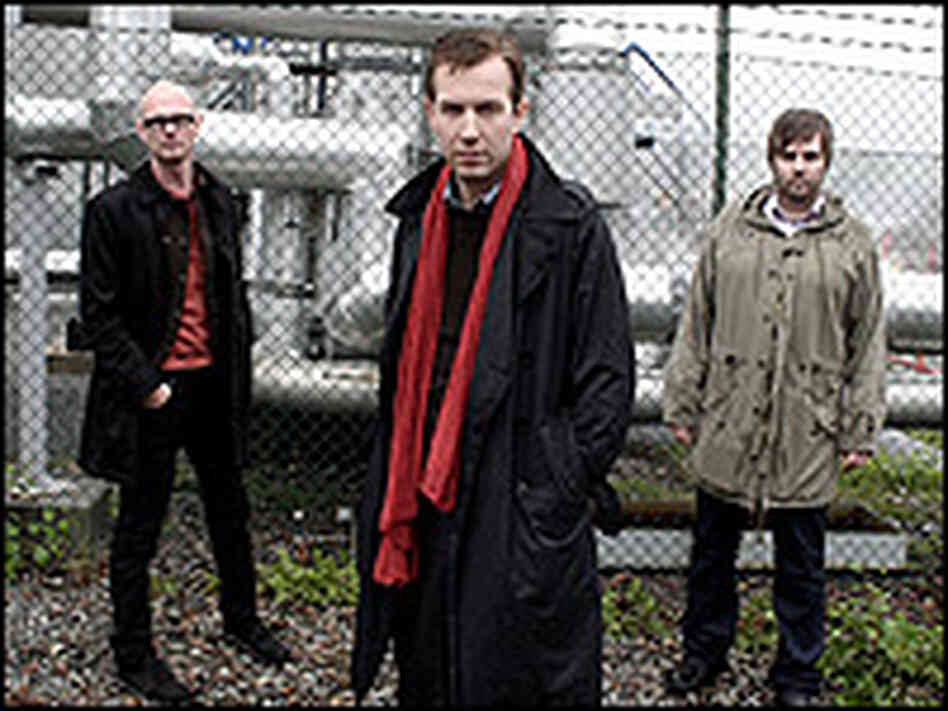 The Bell plays wiry guitar-rock in the tradition of Echo and the Bunnymen. The Bell plays wiry guitar-rock in the tradition of Echo and the Bunnymen.