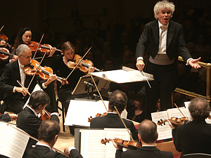 Simon Rattle leads the Berlin Philharmonic