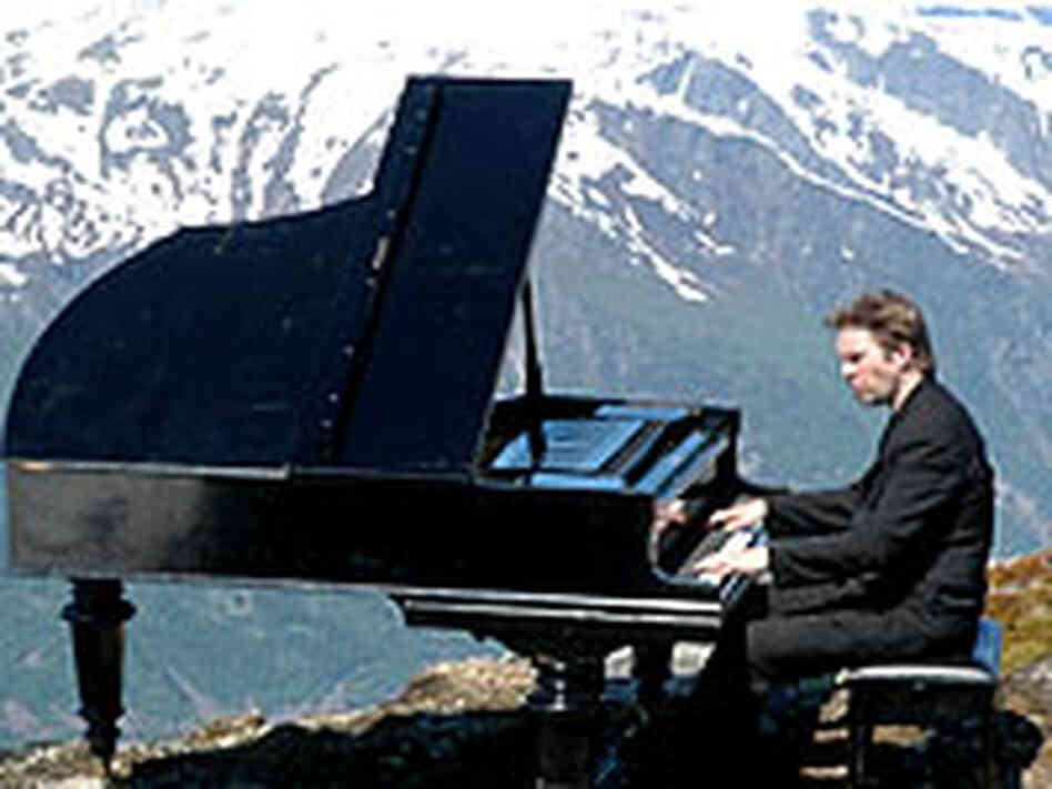 Leif Ove Andsnes plays Grieg in the mountains of Norway.