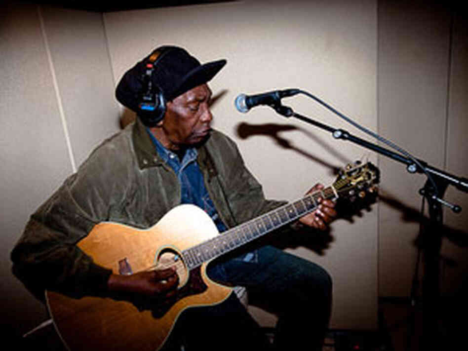 Thomas Mapfumo performs at KEXP. Thomas Mapfumo performs at KEXP.