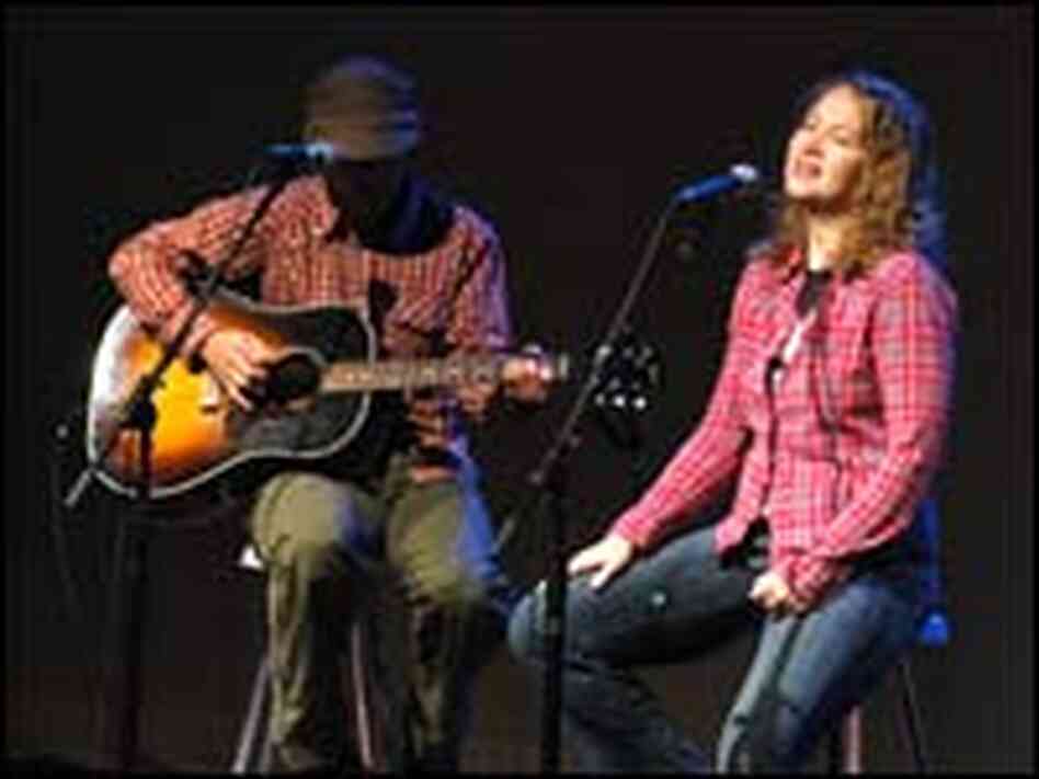 Joan Osborne performs live in Philadelphia. Joan Osborne performs live in Philadelphia.