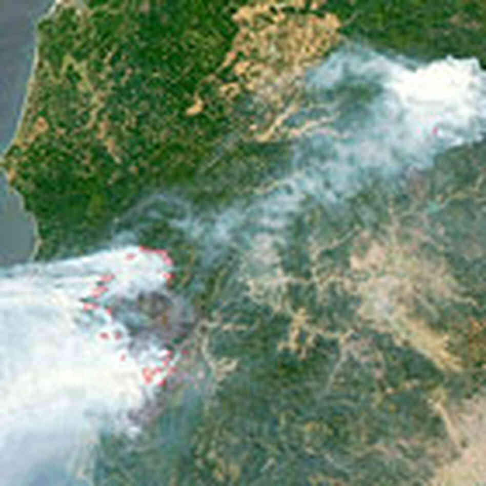 Moderate Resolution Imaging Spectroradiometer image of fire. NASA Moderate Resolution Imaging Spectroradiometer image of fire. NASA