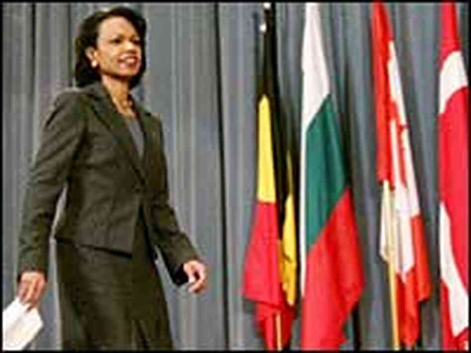 Secretary of State Condoleezza Rice arrives to hold a news conference Secretary of State Condoleezza Rice arrives to hold a news conference