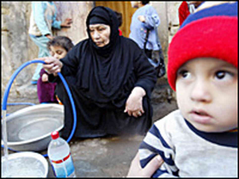 People fill containers with clean water in Baghdad People fill containers with clean water in Baghdad