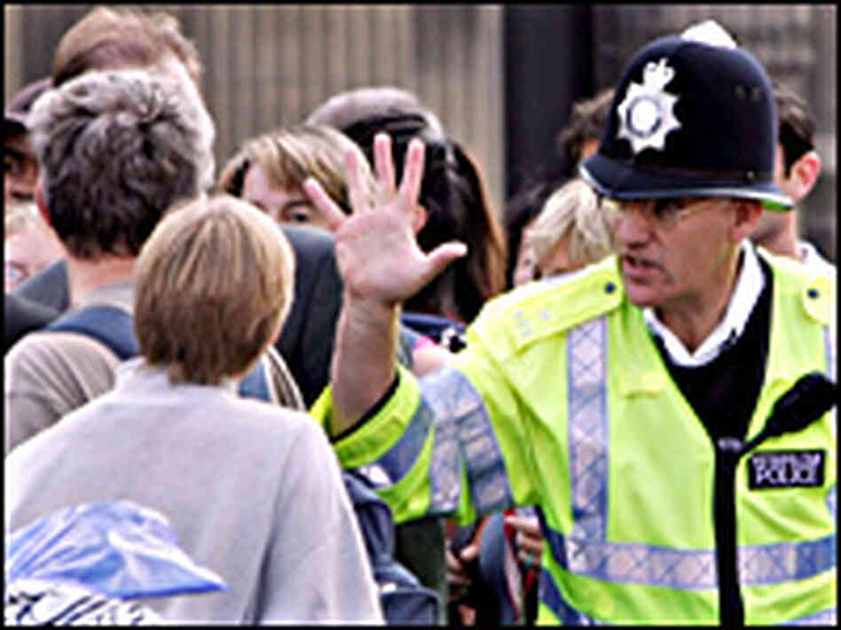 Police evacuate Westminster in central London after emergency services responded to incidents at Und Police evacuate Westminster in central London after emergency services responded to incidents at Und