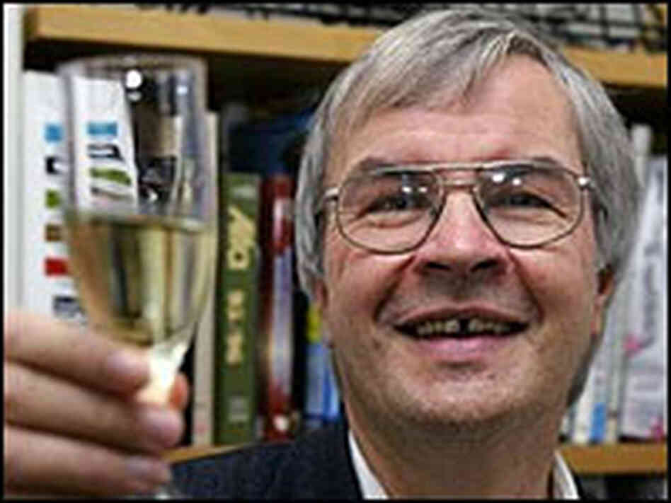 Theodor Haensch, winner of the 2005 Nobel Physics Prize. Theodor Haensch, winner of the 2005 Nobel Physics Prize.