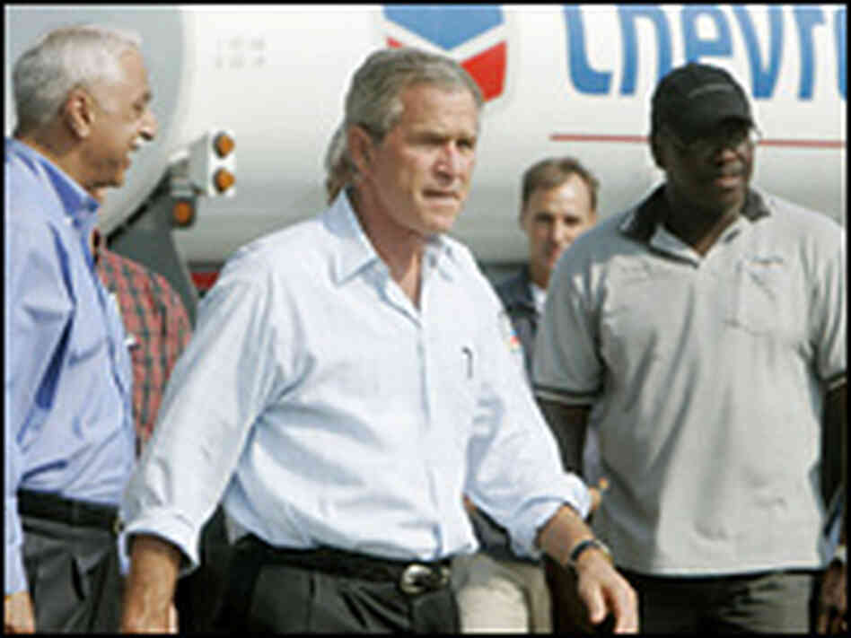 President Bush visits Mississippi's Chevron Pascagoula Refinery. President Bush visits Mississippi's Chevron Pascagoula Refinery.