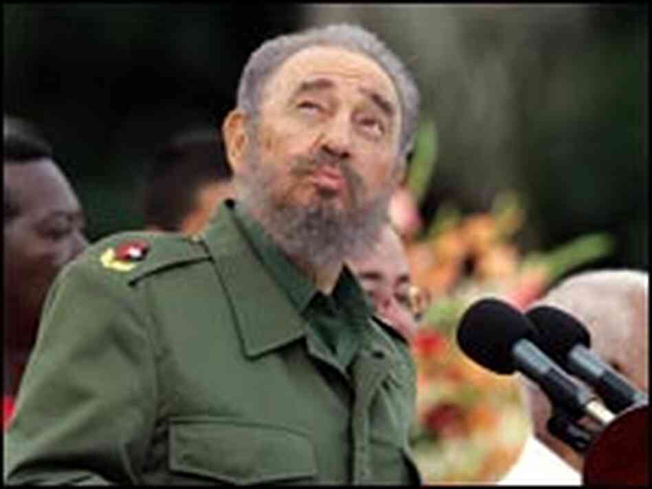 Fidel Castro looks skyward. Fidel Castro looks skyward.
