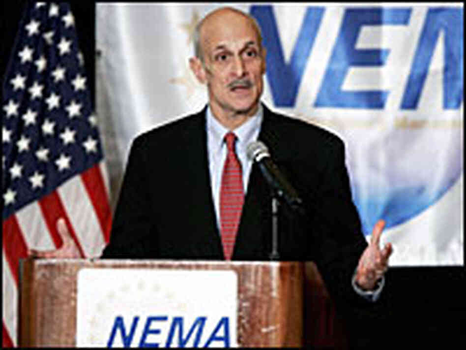 Secretary of Homeland Security Michael Chertoff speaks to state emergency management representatives Secretary of Homeland Security Michael Chertoff speaks to state emergency management representatives