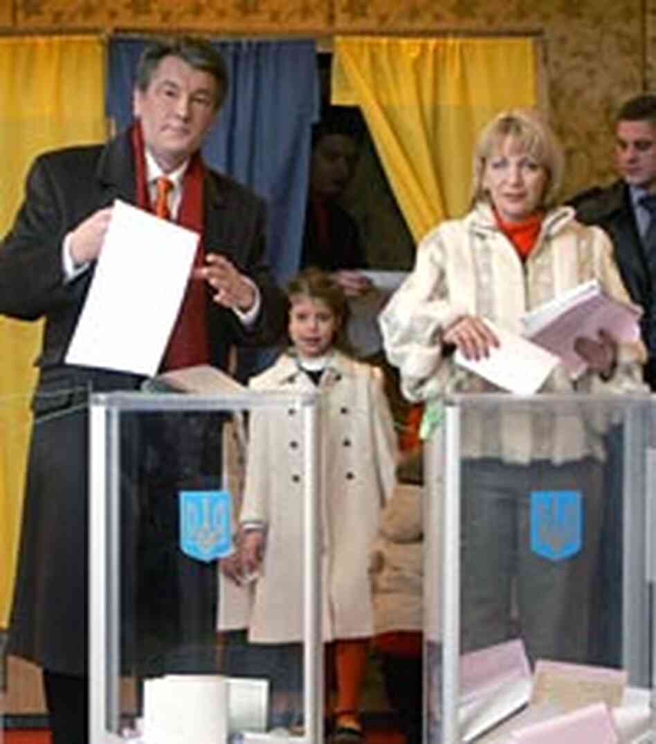 Ukrainian President Viktor Yushchenko and his wife Kataryna cast their ballots. Ukrainian President Viktor Yushchenko and his wife Kataryna cast their ballots.