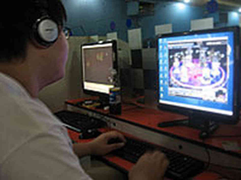 Xiao Wang, 15, plays online games Xiao Wang, 15, plays online games