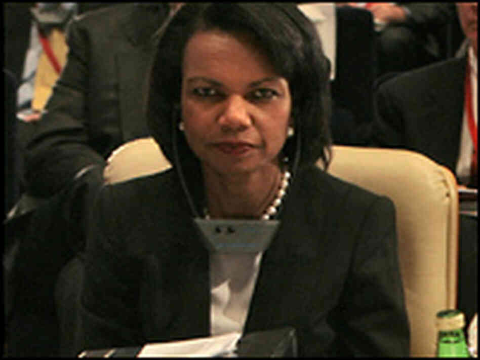 Secretary of State Condoleezza Rice and British Foreign Secretary Margaret Beckett.