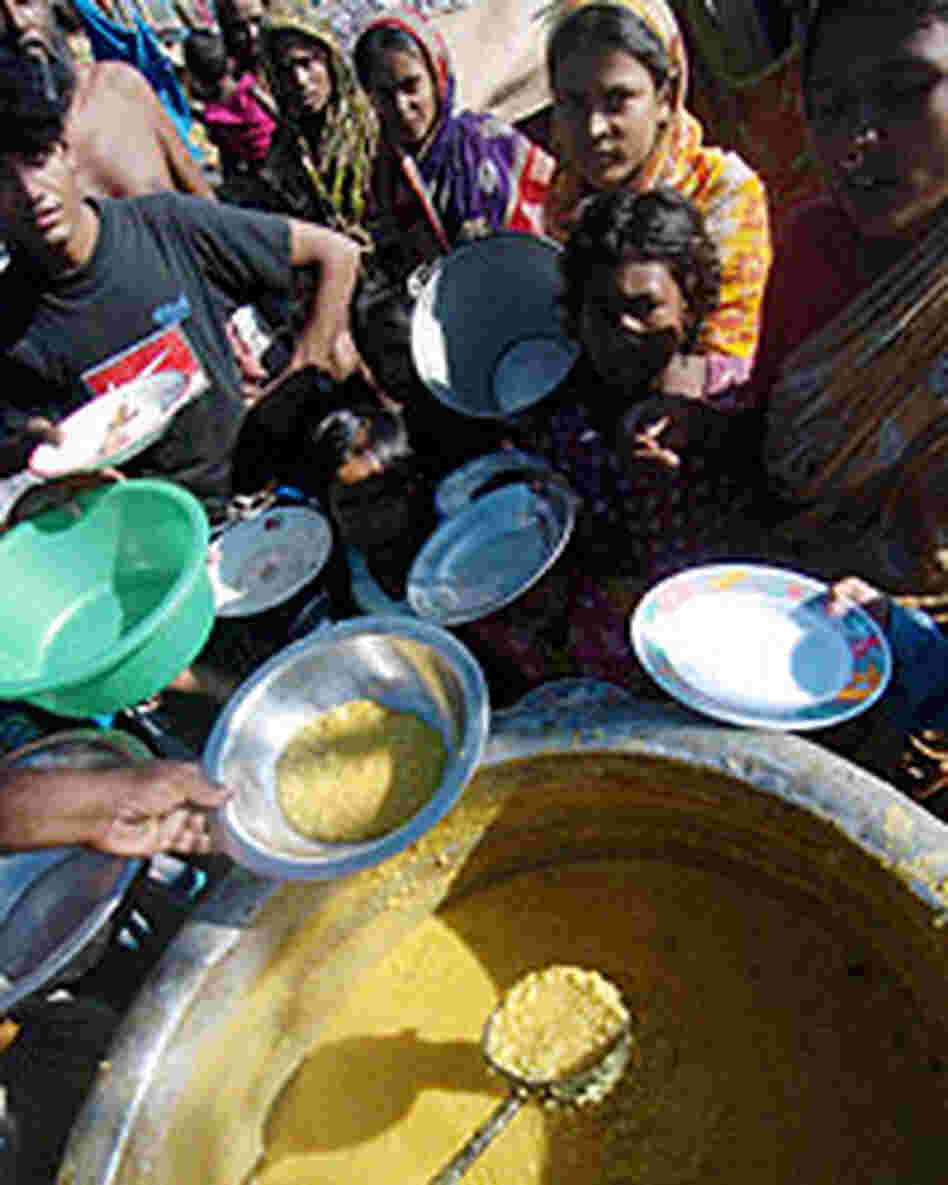 Soldiers and relief workers give aid to victims of Cyclone Sidr in Bangladesh. Soldiers and relief workers give aid to victims of Cyclone Sidr in Bangladesh.