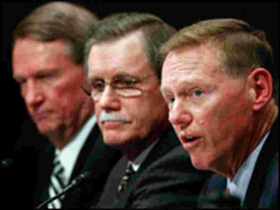 Ford CEO Alan Mulally, UAW President Ron Gettelfinger and GM CEO Rick Wagoner appear before a panel.