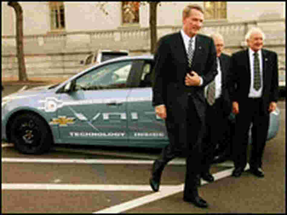 GM CEO Rick Wagoner arrives on Capitol Hill.