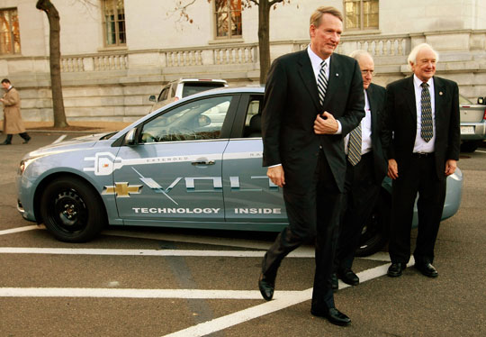GM CEO Rick Wagoner arrives on Capitol Hill.