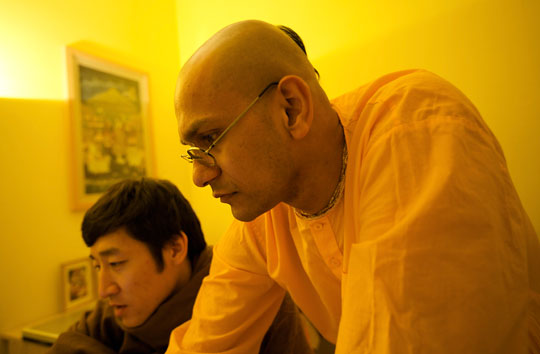 Pandit on the computer