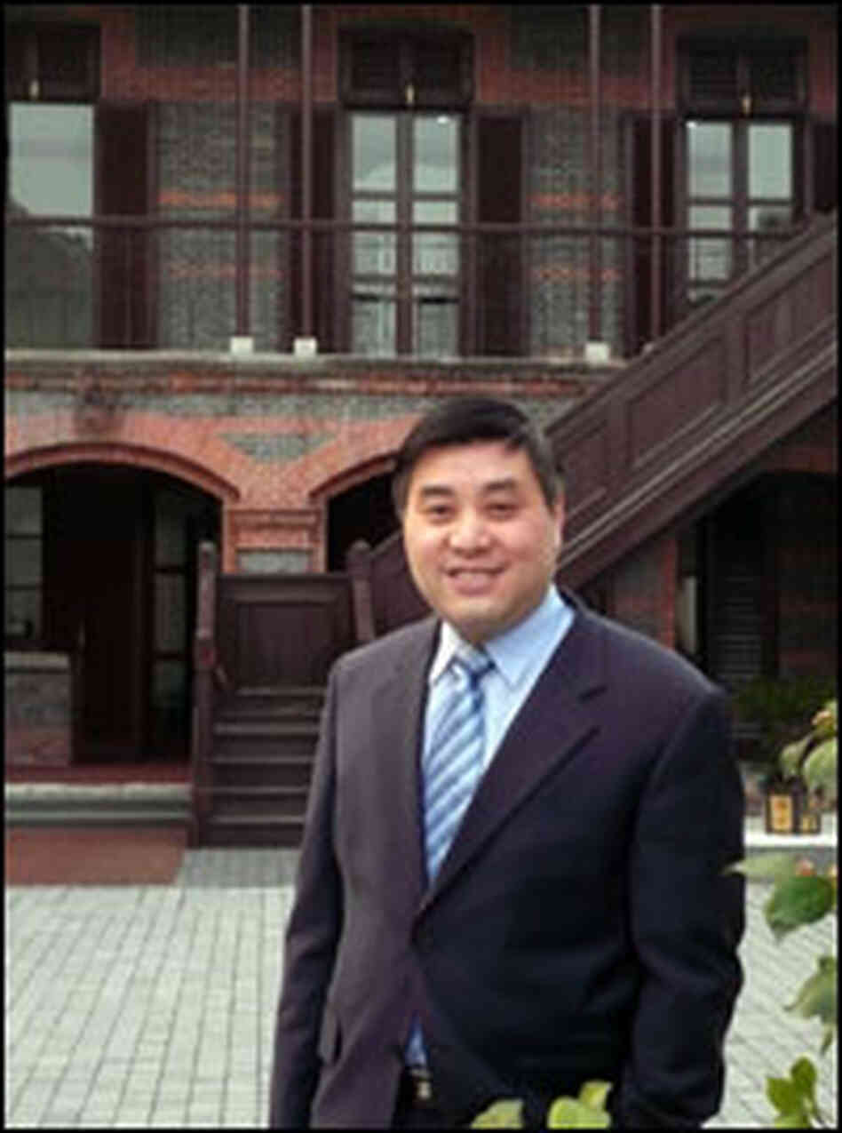 Chen Jian from the Hongkou district government