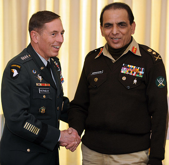 Ashfaq Kayani (right) shakes hands with U.S. Gen. David Petraeus.