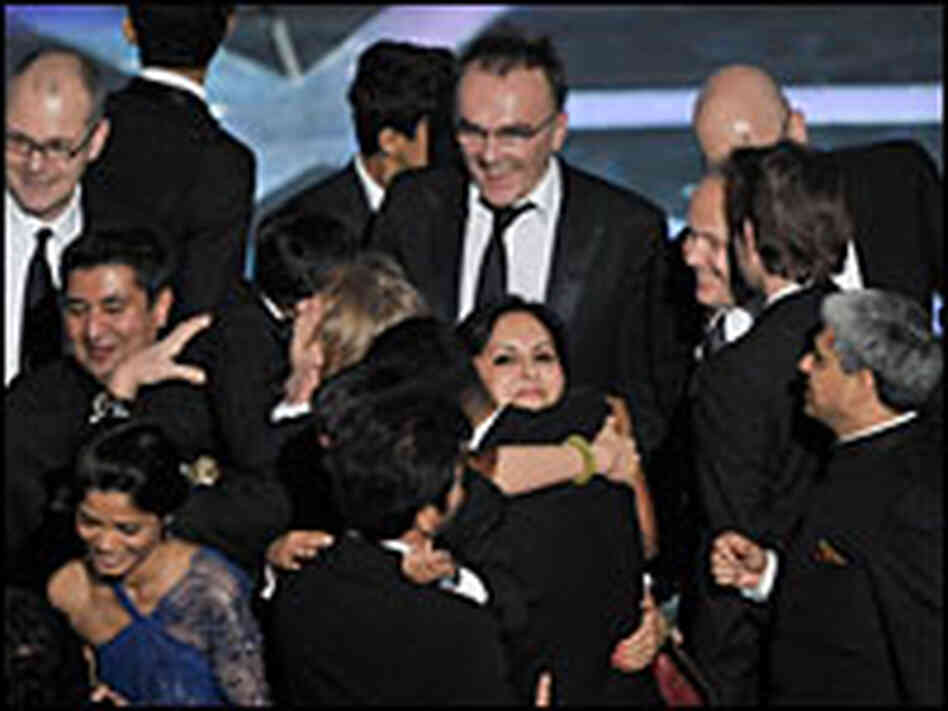 Slumdog cast rushes stage