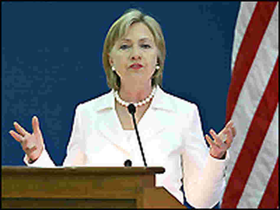 Secretary of State Hillary Clinton speaks at India's Delhi University.