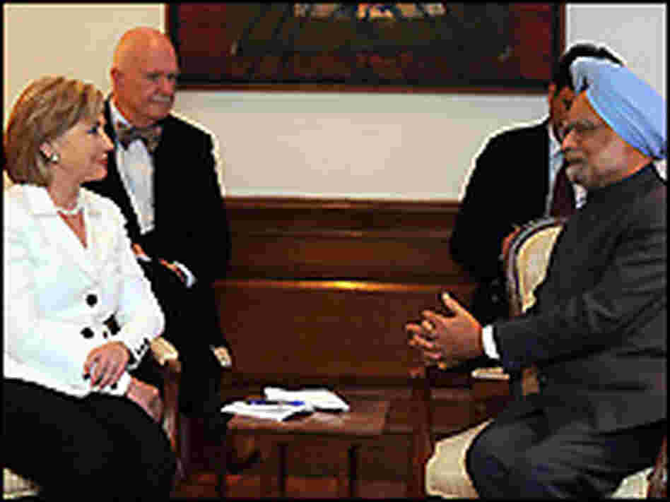 Secretary of State Hillary Clinton meets with Indian Prime Minister Manmohan Singh.