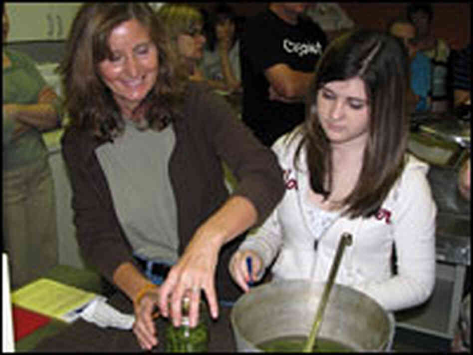 A mother and daughter at the canning class in Springfield, Missouri.