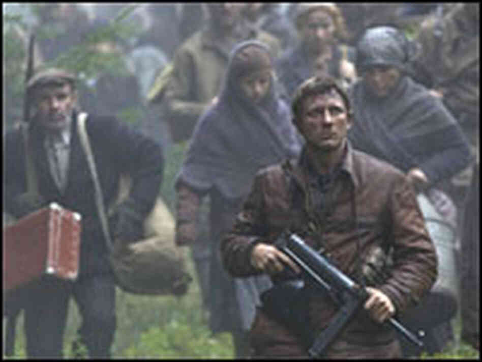 Daniel Craig as Tuvia Bielski in 'Defiance'