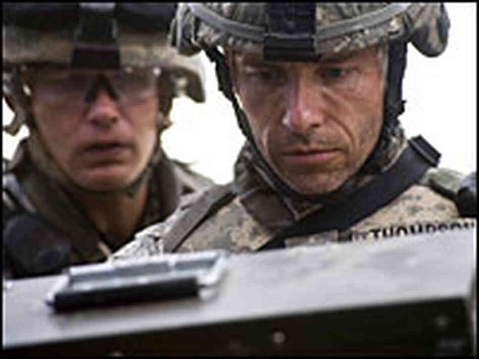 Brian Geraghty and Guy Pearce in 'The Hurt Locker'