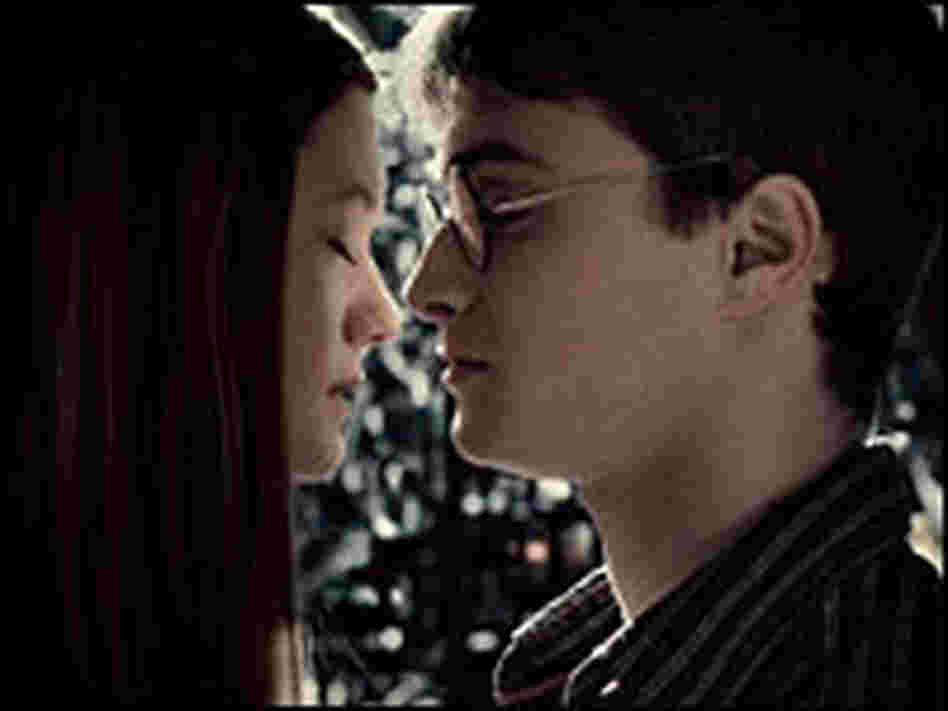 Bonnie Wright and Daniel Radcliffe in 'Harry Potter'
