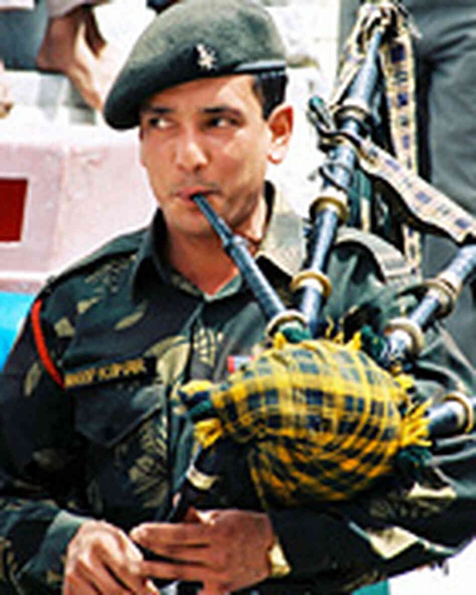 A soldier from the GarhwalRifles army pipe band playing the bagpipes. A soldier from the GarhwalRifles army pipe band playing the bagpipes.