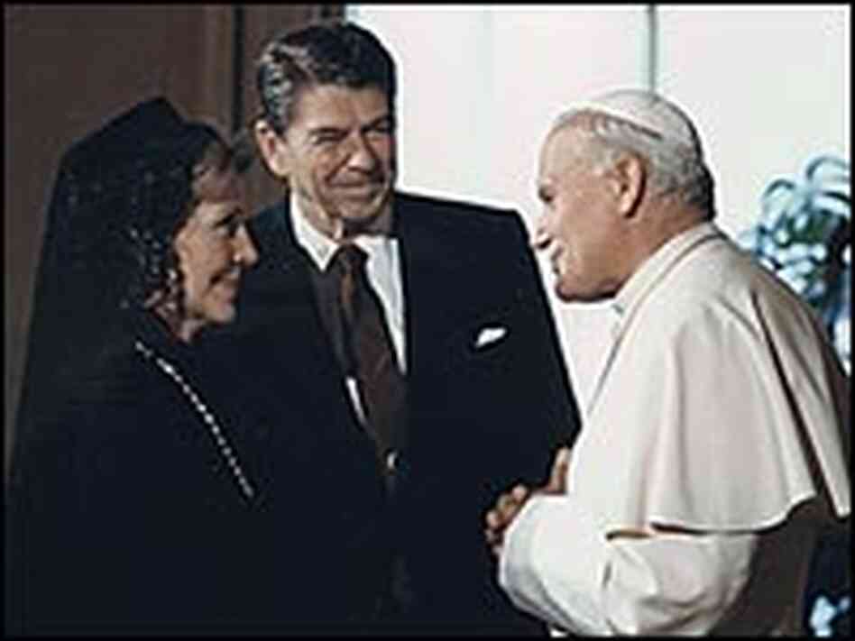 President and Mrs. Reagan meet with Pope John Paul II President and Mrs. Reagan meet with Pope John Paul II
