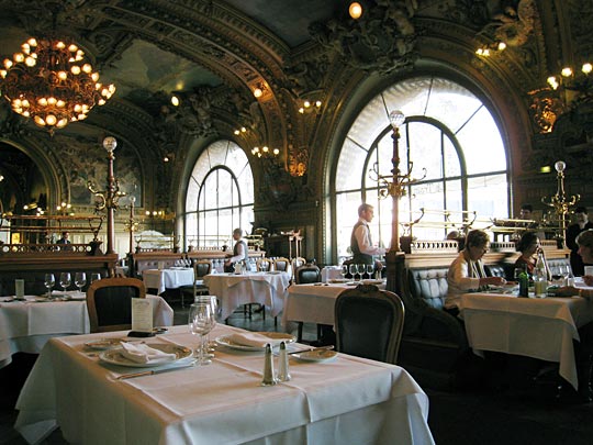 Dining room of Le Train Bleu