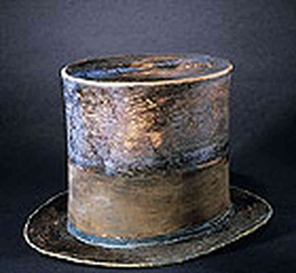 the top hat Lincoln wore the night he was assassinated the top hat Lincoln wore the night he was assassinated
