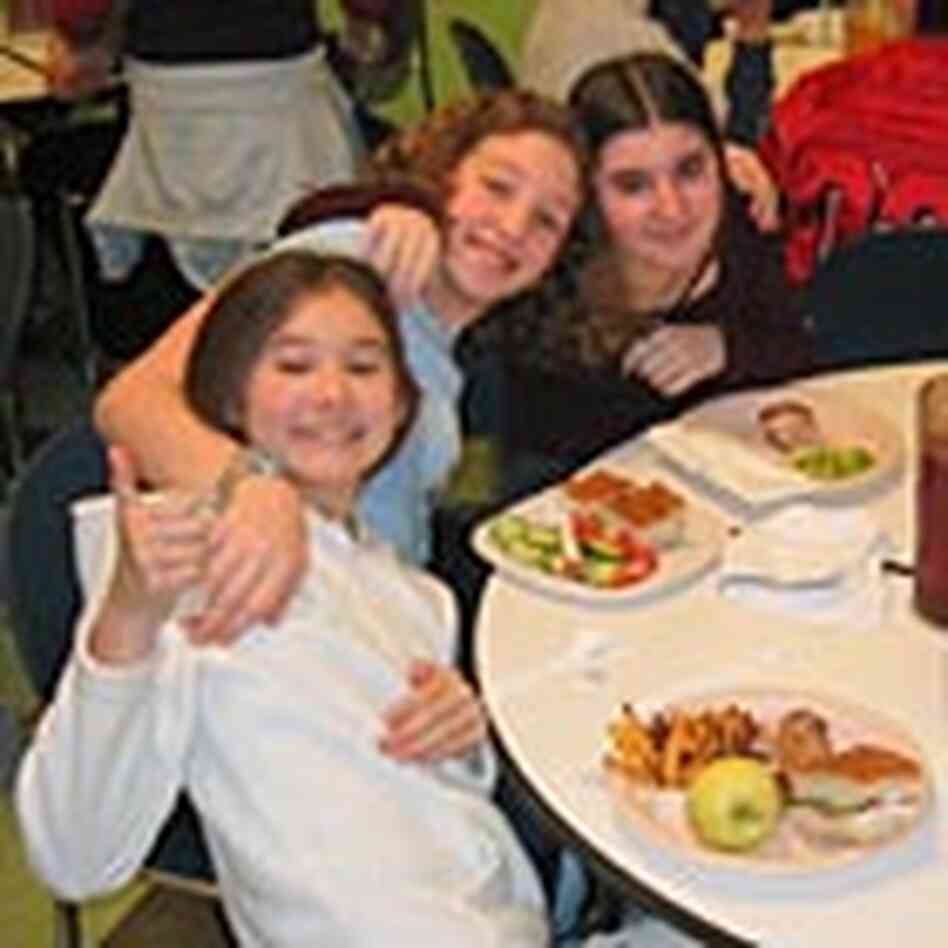 Students give thumbs up to Calhoun lunch. Students give thumbs up to Calhoun lunch.