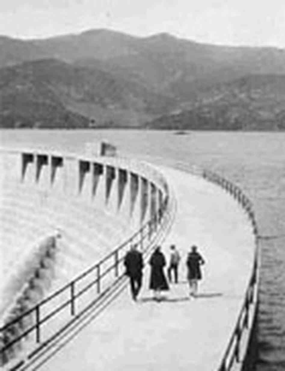 St. Francis Dam, before the disaster St. Francis Dam, before the disaster