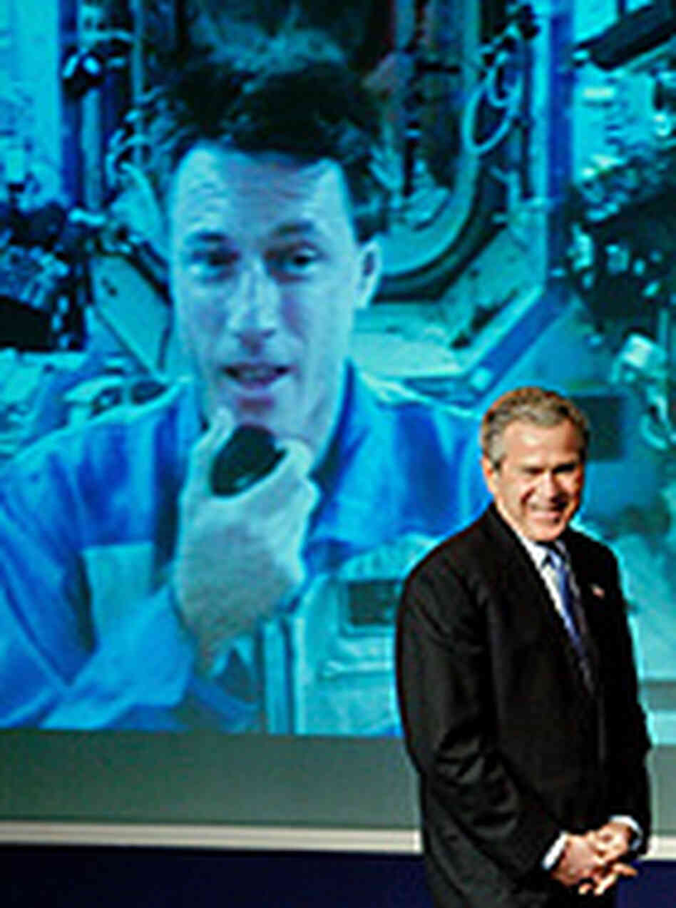 President Bush and ISS commander Michael Foale President Bush and ISS commander Michael Foale