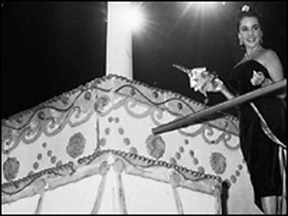Elizabeth Taylor cuts a 14-foot high cake at her husband's Madison Square Garden party in 1957. Elizabeth Taylor cuts a 14-foot high cake at her husband's Madison Square Garden party in 1957.