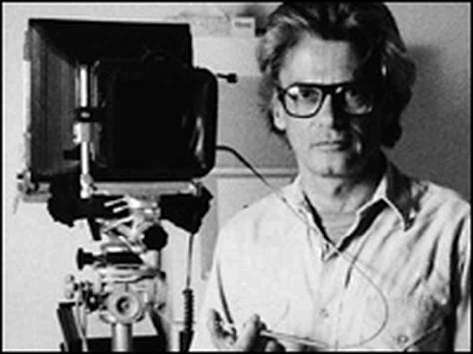Photographer Richard Avedon with camera, Sept. 1984. Photographer Richard Avedon with camera, Sept. 1984.