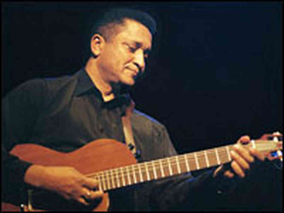 Waldemar Bastos in performance. Waldemar Bastos in performance.